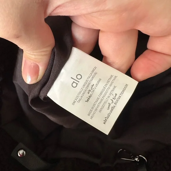 Alo Yoga Ovesize Shearling Black Tote Bag Sherpa Zip Shoulder Gym Travel New - Picture 8 of 10